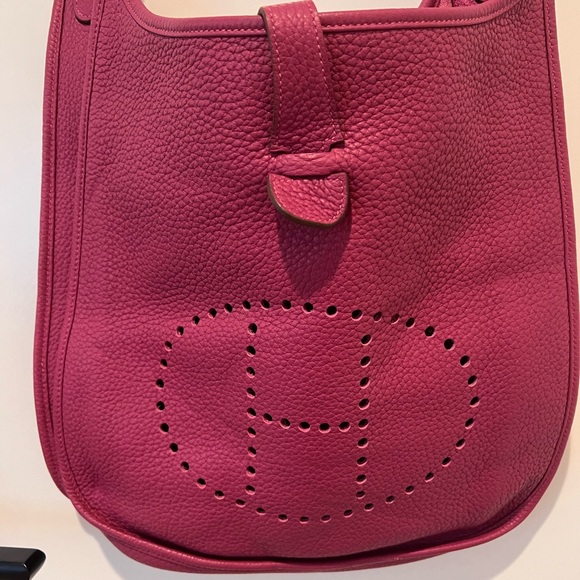 Plum leather Hermes Clemence Evelyne III - Picture 4 of 14